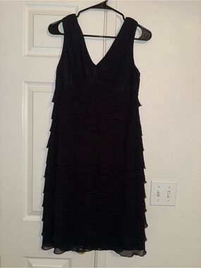 Jones New York Black Tiered V-Neck Midi Dress